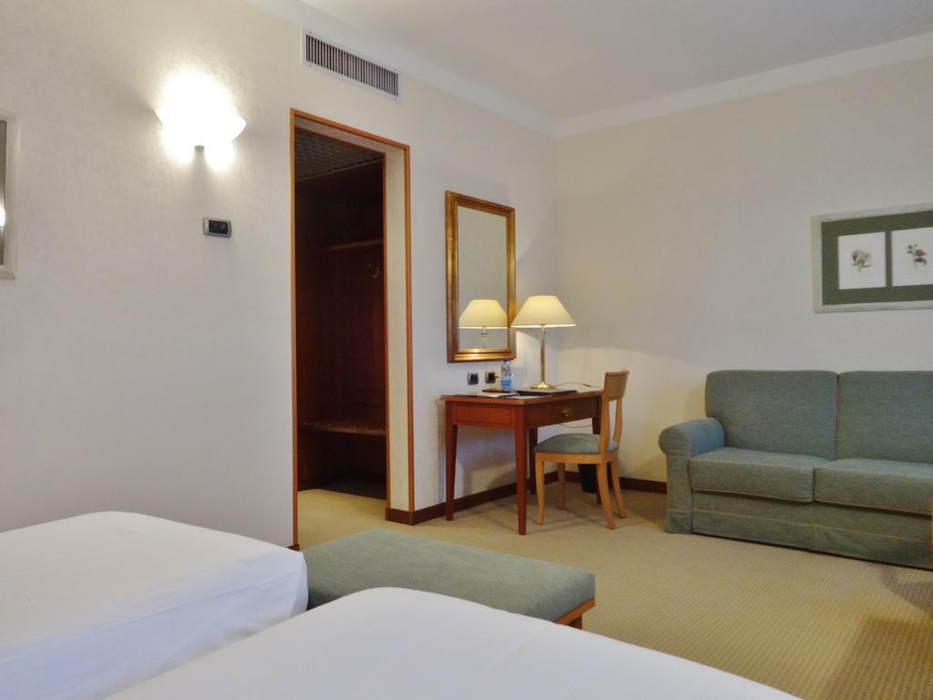 Hotel Excelsior Magenta Luaran gambar