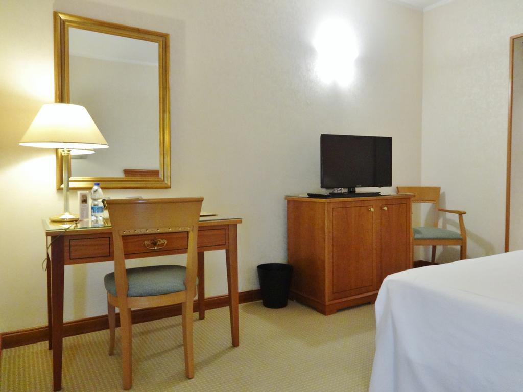 Hotel Excelsior Magenta Luaran gambar