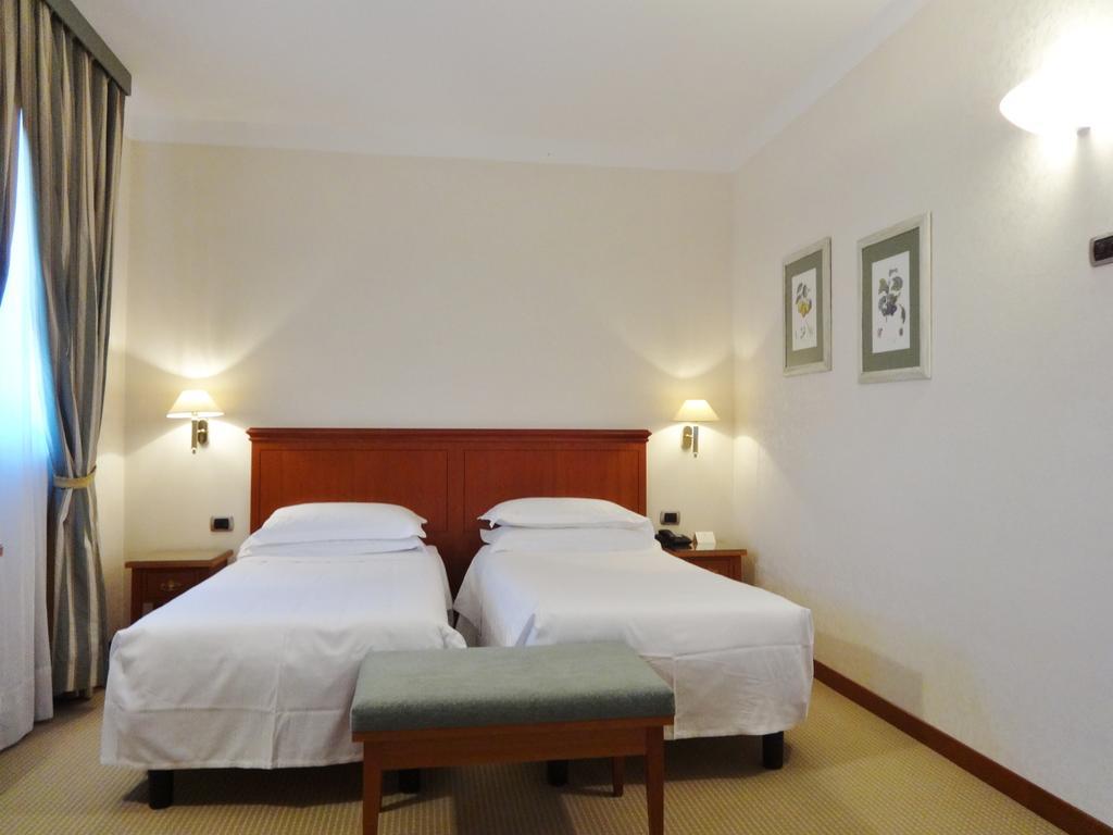 Hotel Excelsior Magenta Luaran gambar