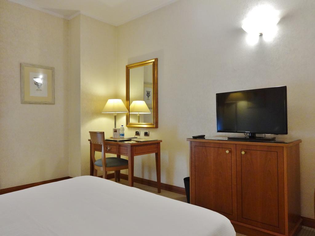 Hotel Excelsior Magenta Luaran gambar