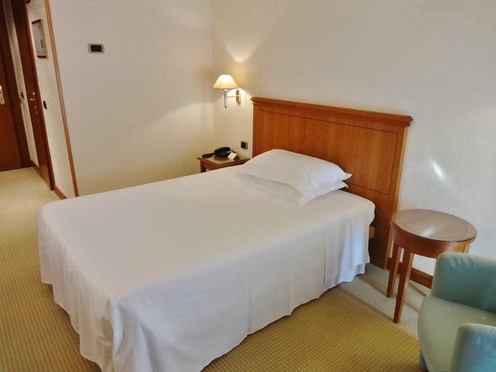 Hotel Excelsior Magenta Luaran gambar