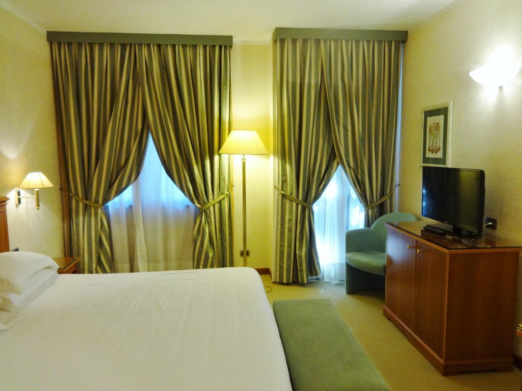 Hotel Excelsior Magenta Luaran gambar