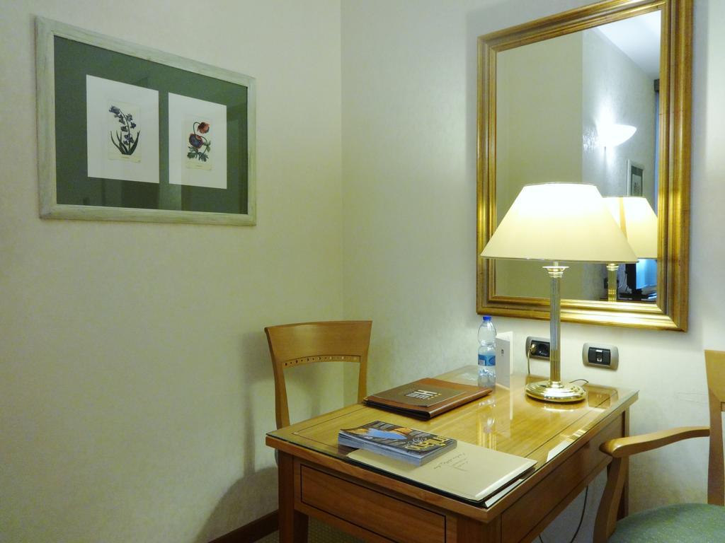 Hotel Excelsior Magenta Luaran gambar