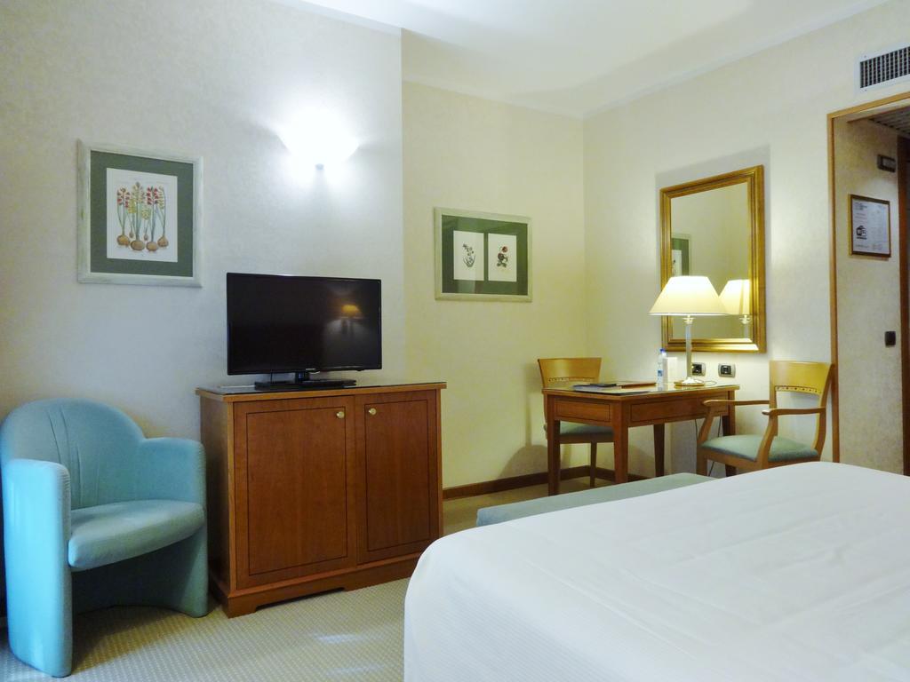 Hotel Excelsior Magenta Luaran gambar