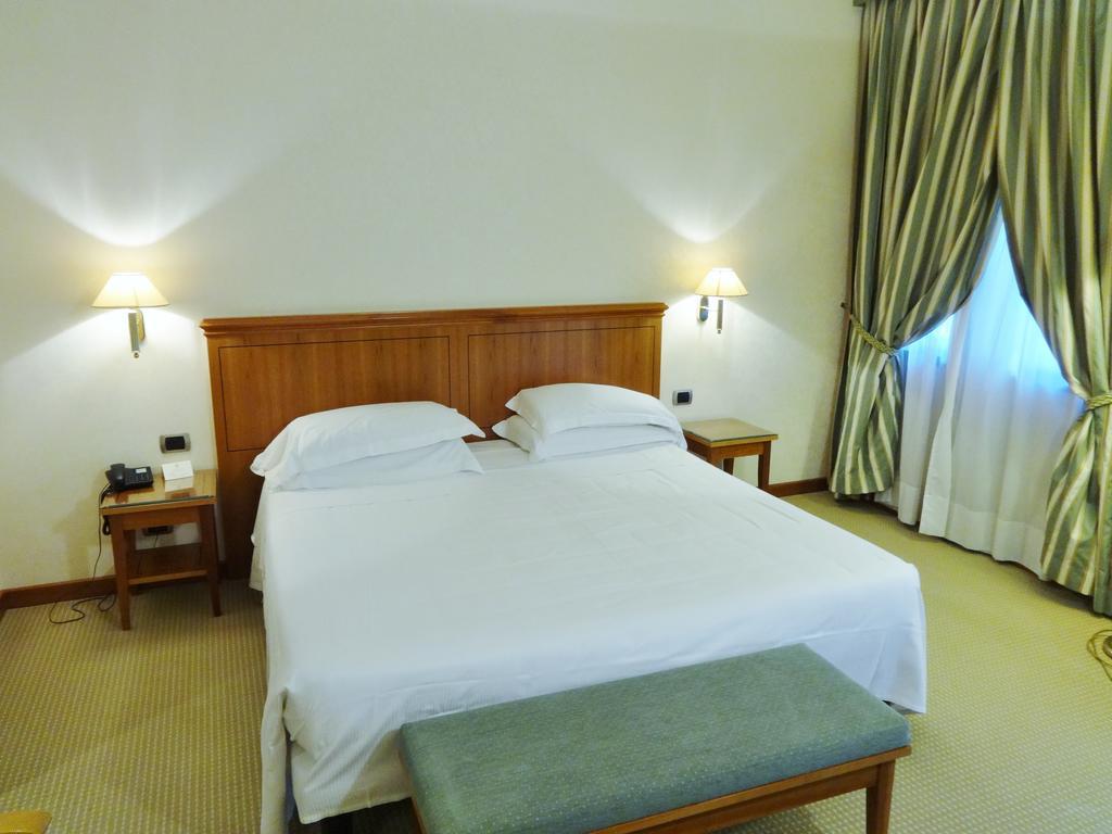 Hotel Excelsior Magenta Luaran gambar