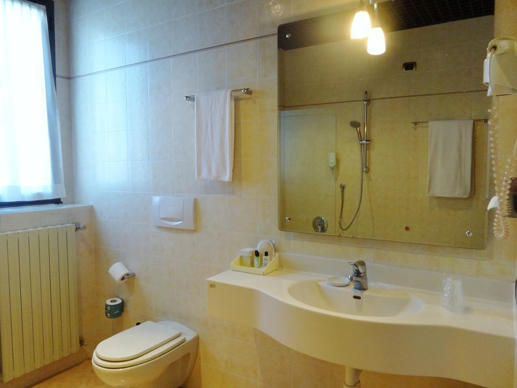 Hotel Excelsior Magenta Luaran gambar