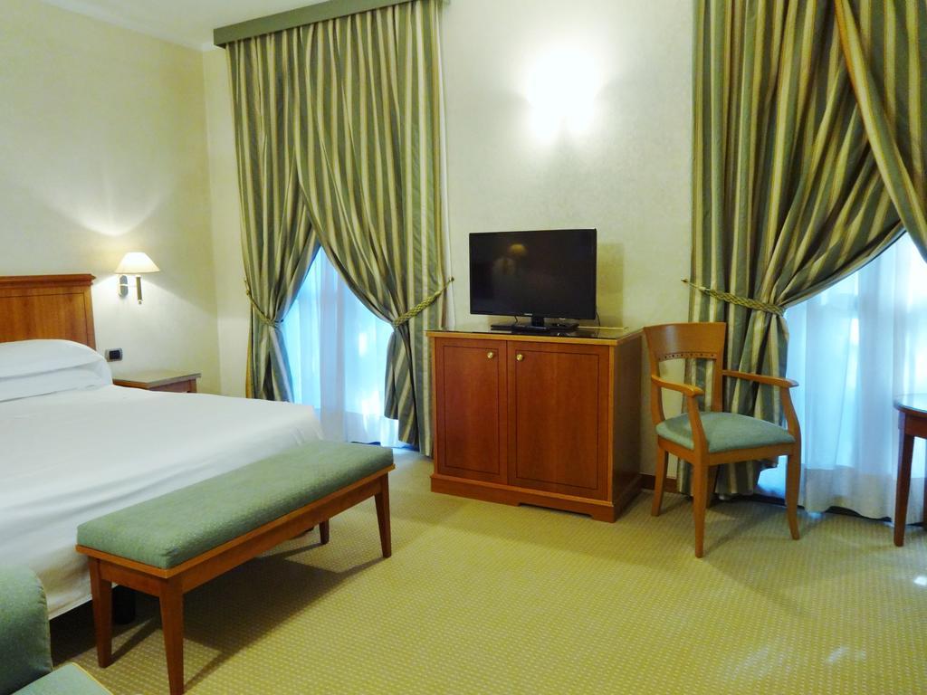 Hotel Excelsior Magenta Luaran gambar