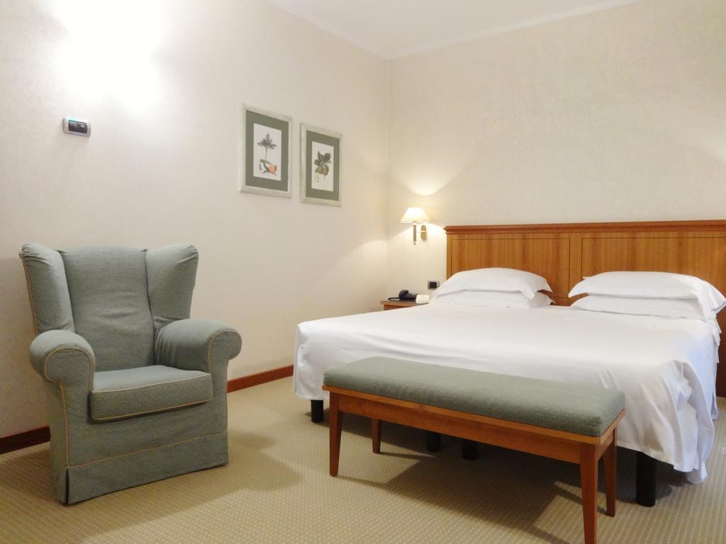 Hotel Excelsior Magenta Luaran gambar