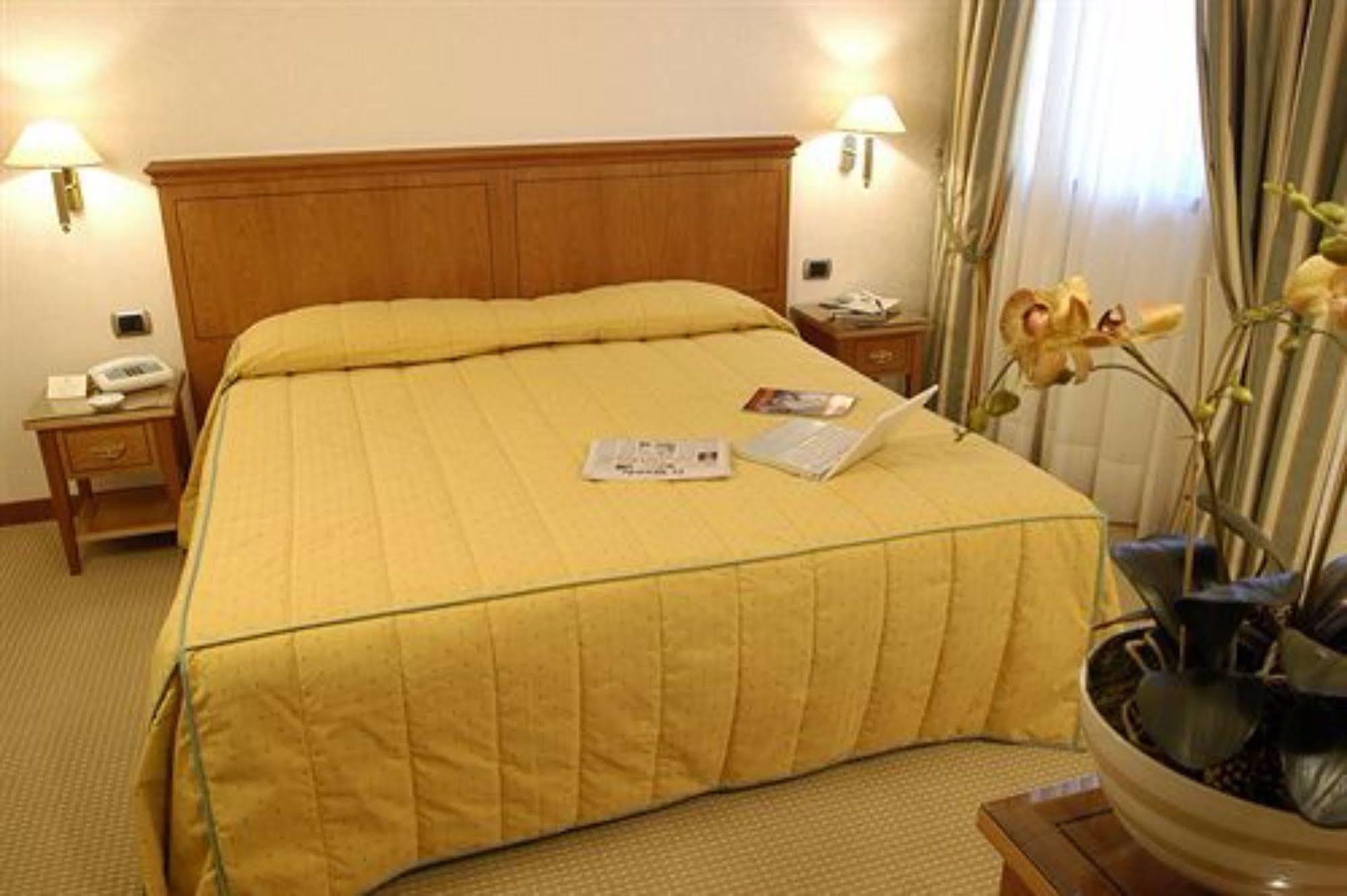 Hotel Excelsior Magenta Luaran gambar