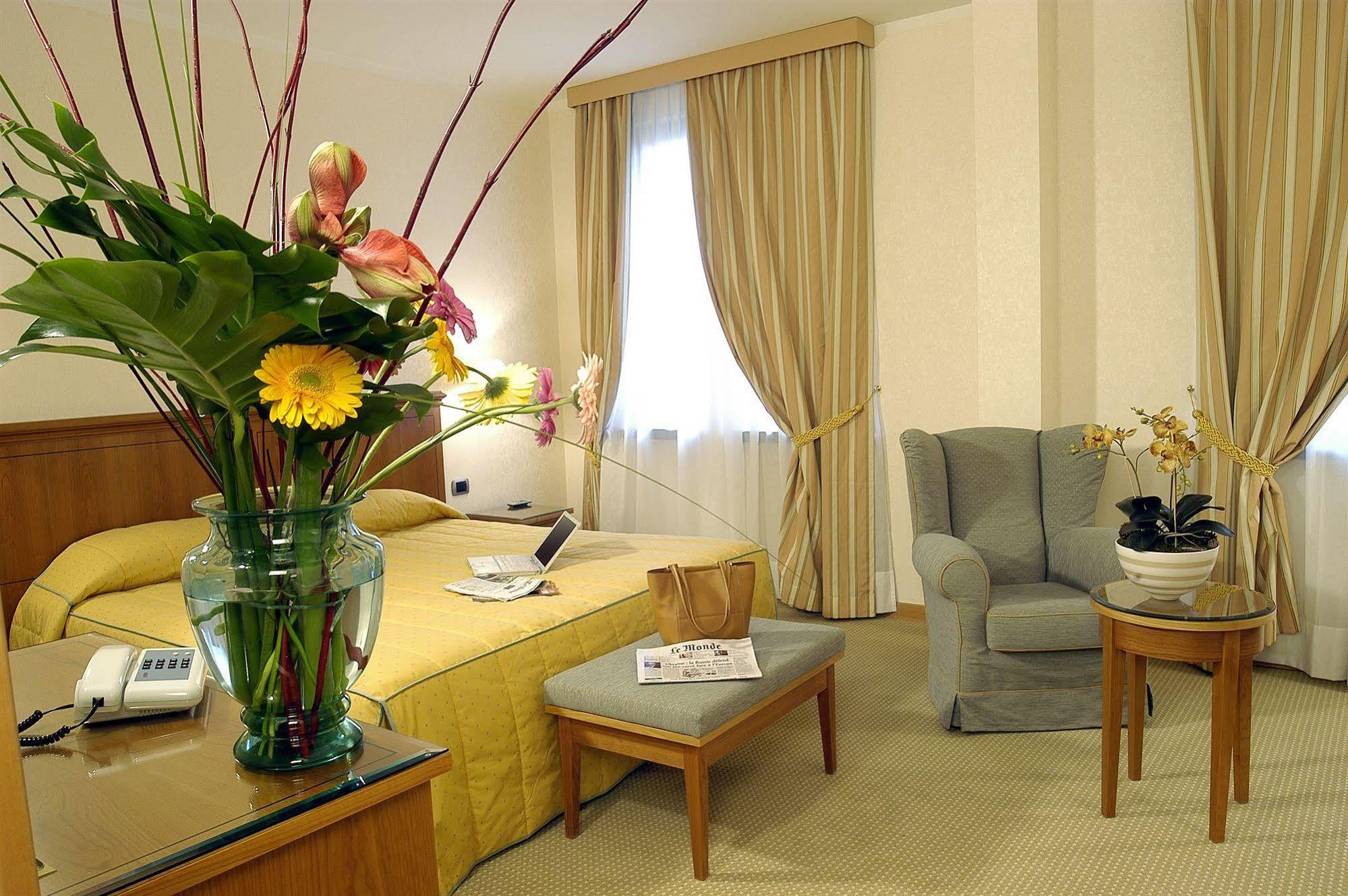 Hotel Excelsior Magenta Luaran gambar