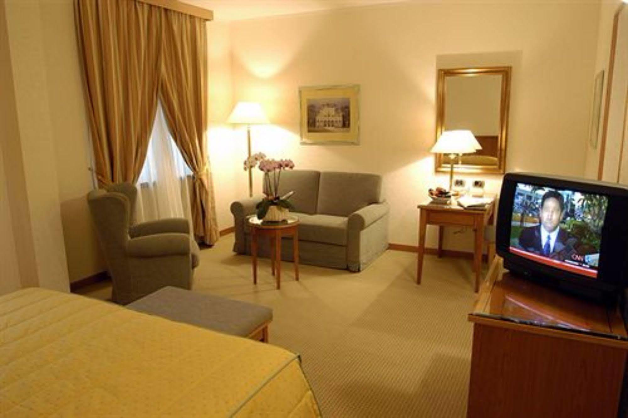 Hotel Excelsior Magenta Bilik gambar