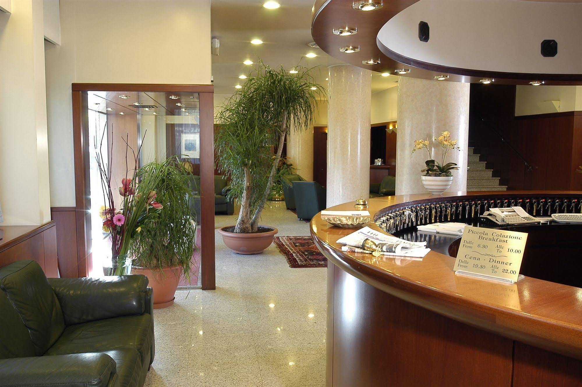Hotel Excelsior Magenta Luaran gambar