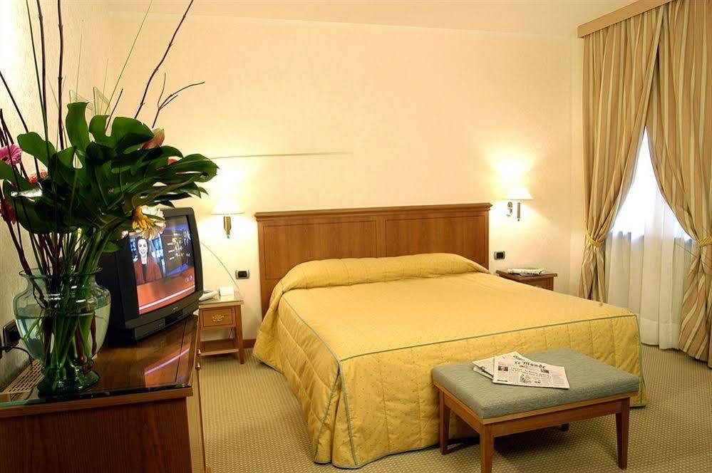 Hotel Excelsior Magenta Luaran gambar